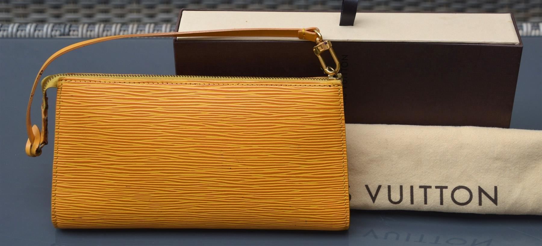 Louis Vuitton Borse da donna: Pochette Louis Vuitton Epi – Usato da Collonges venduto da Auganien 5
