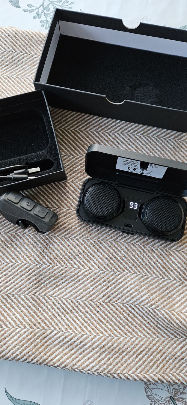 Altro: Interphone Helm-Lautsprecher / Bluetooth Headset – Nuovo (secondo la descrizione) da Aarberg venduto da helale 1
