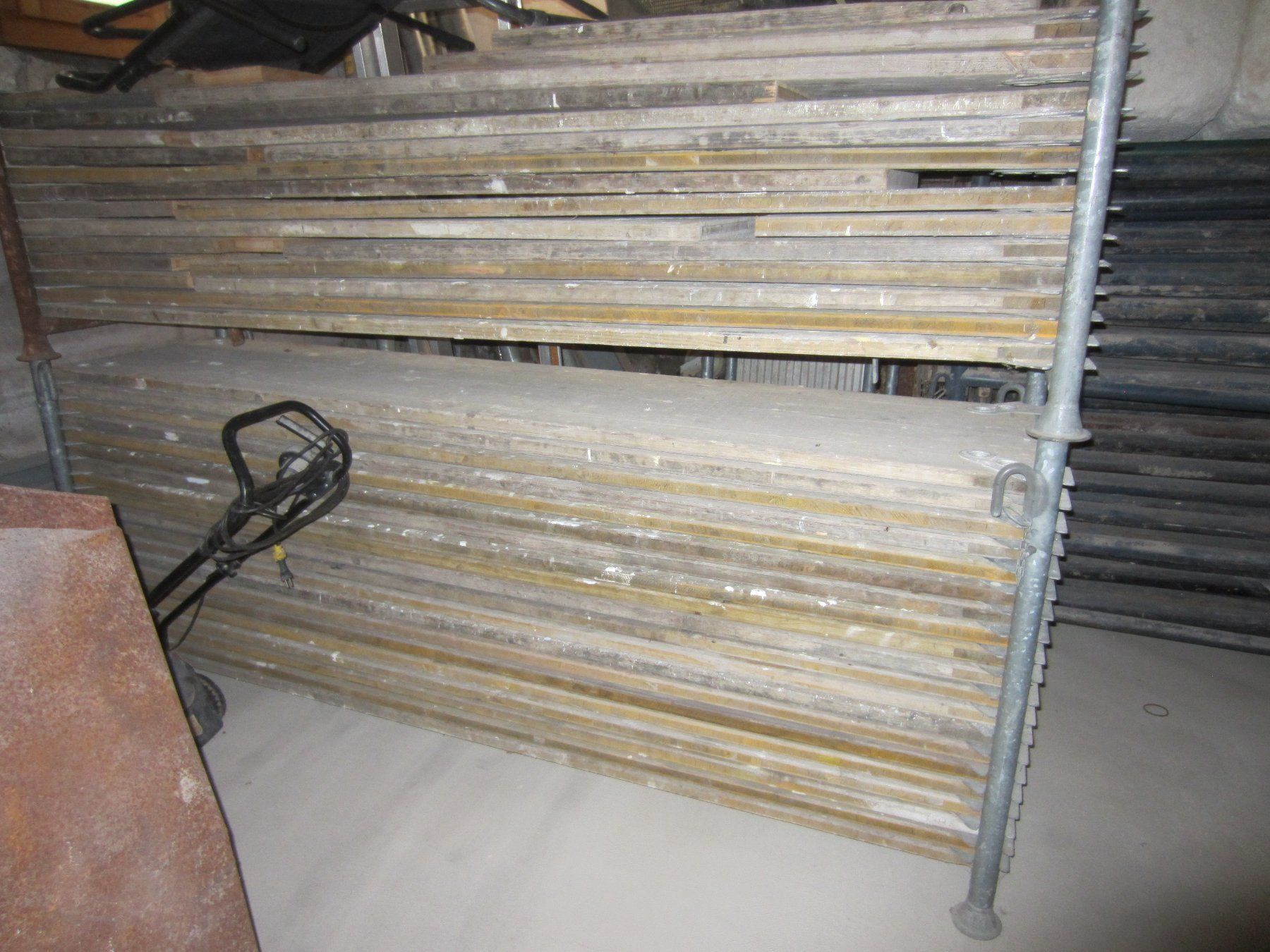 Articoli in legno: Holzplatten – Usato da Allschwil venduto da Maerz57