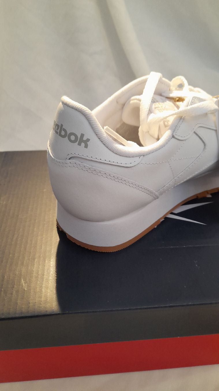 Reebok Scarpe da uomo: Reebok Classic Leather blanche neuve, taille 40.5! – Nuovo e nell'imballaggio originale da st.gallen venduto da The_Rag_Picker. 7