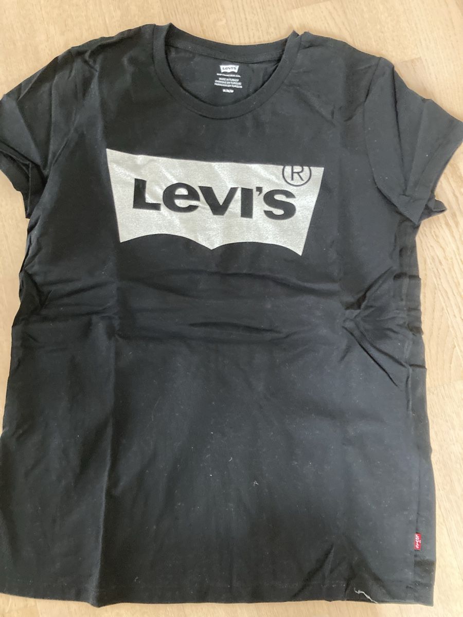 Levi's T-Shirts: fabrikneues Levis T-shirt, Gr. M – Neu und originalverpackt aus Otelfingen von pat_8jmb 1