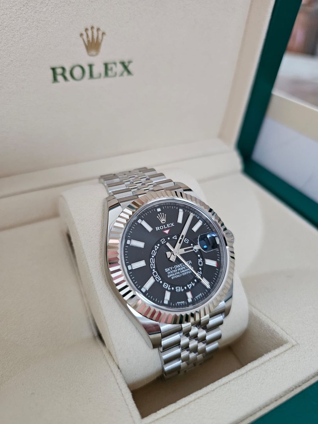 Rolex Uhren: Rolex Sky-Dweller – Neu und originalverpackt aus Cham von alx_dzc7