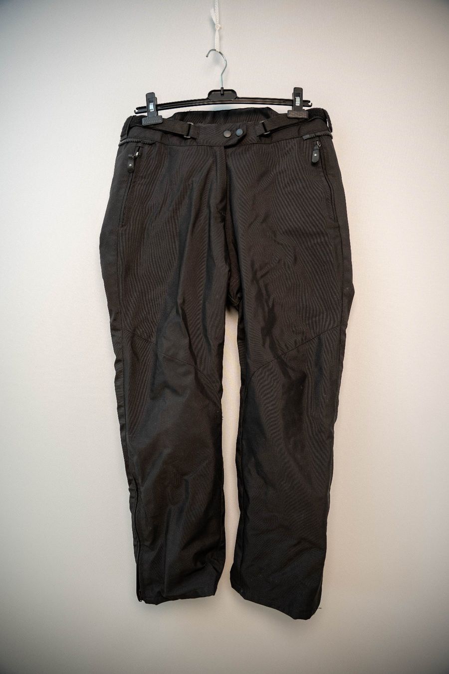 Anzüge: Difi Motorradkombi Gr. 44 2-teilig Polyester schwarz – Gebraucht aus Wädenswil von Phinix 2