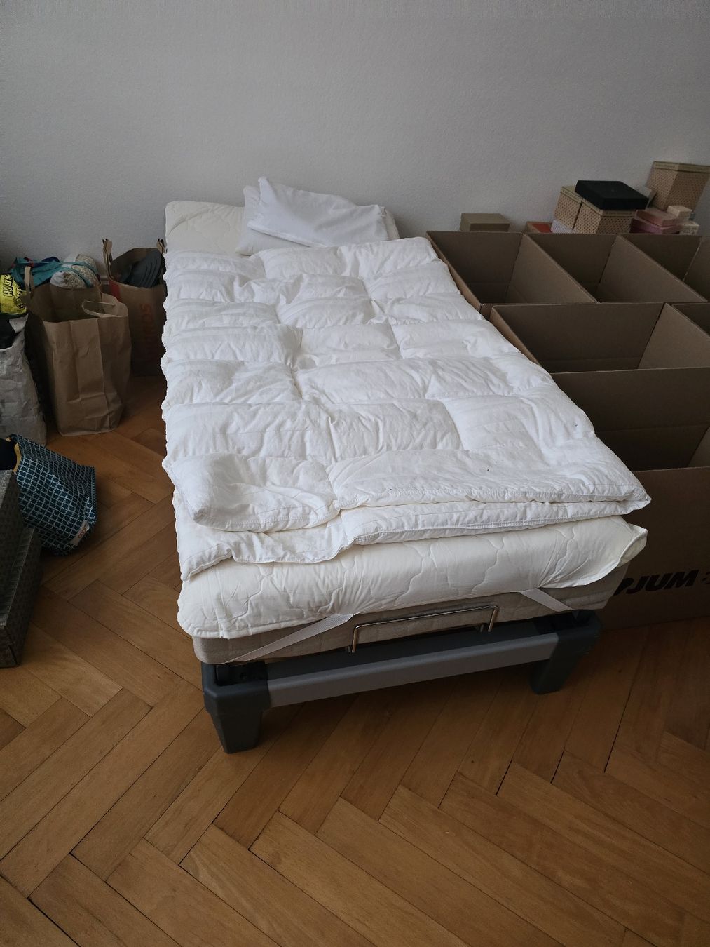 Biancheria da letto: Lit électrique, matelas 80x200, bon état – Usato da Neuchâtel venduto da Benketaf