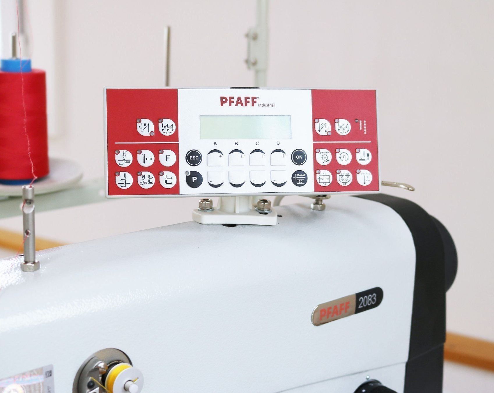 Pfaff Macchine da cucire: Pfaff 2083 Industrienähmaschine Neu – Nuovo e nell'imballaggio originale da Rehetobel venduto da dani034 3