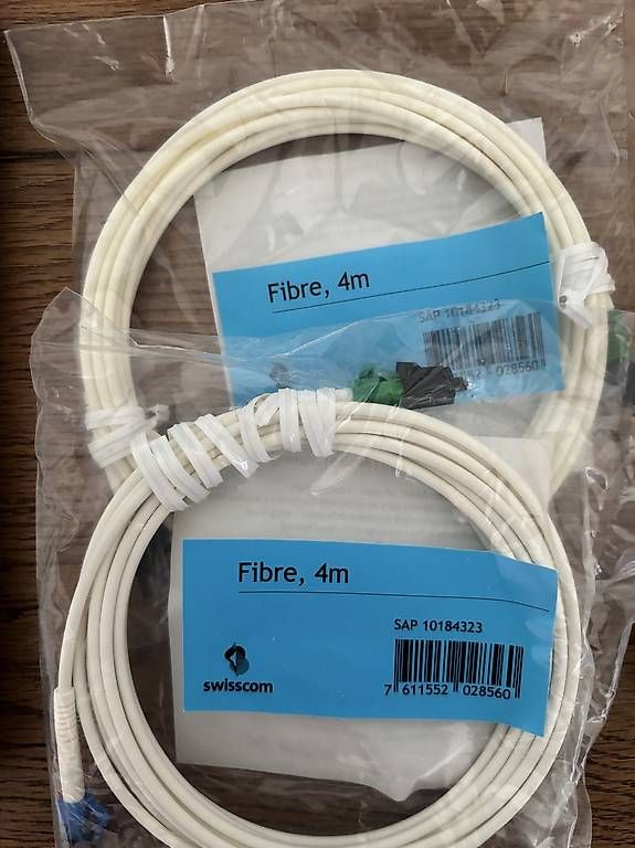 Cavi: Sammlung Kabel und Elektrozubehör – Usato da Ennetbaden venduto da julija. 1