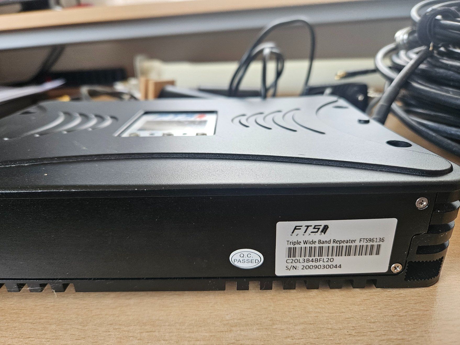 Radiocomunicazione: Funkantenne , Triple Band Repeater, 2 Way Power Splitter – Usato da Römerswil LU venduto da Helfenstein6027 1