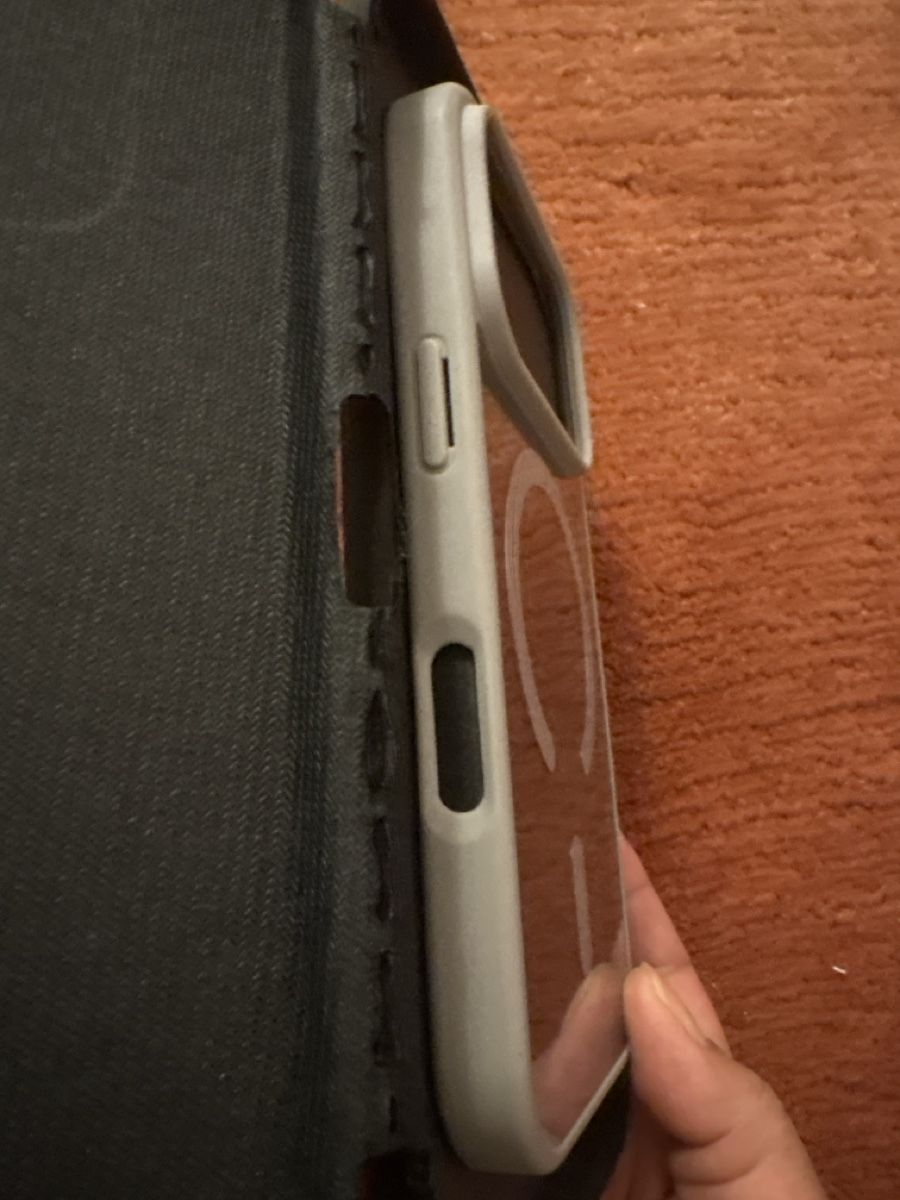 Cover & Protezioni schermo: Housse pour iPhone 17 pro taupe – Nuovo (secondo la descrizione) da Düdingen venduto da Yellow 2