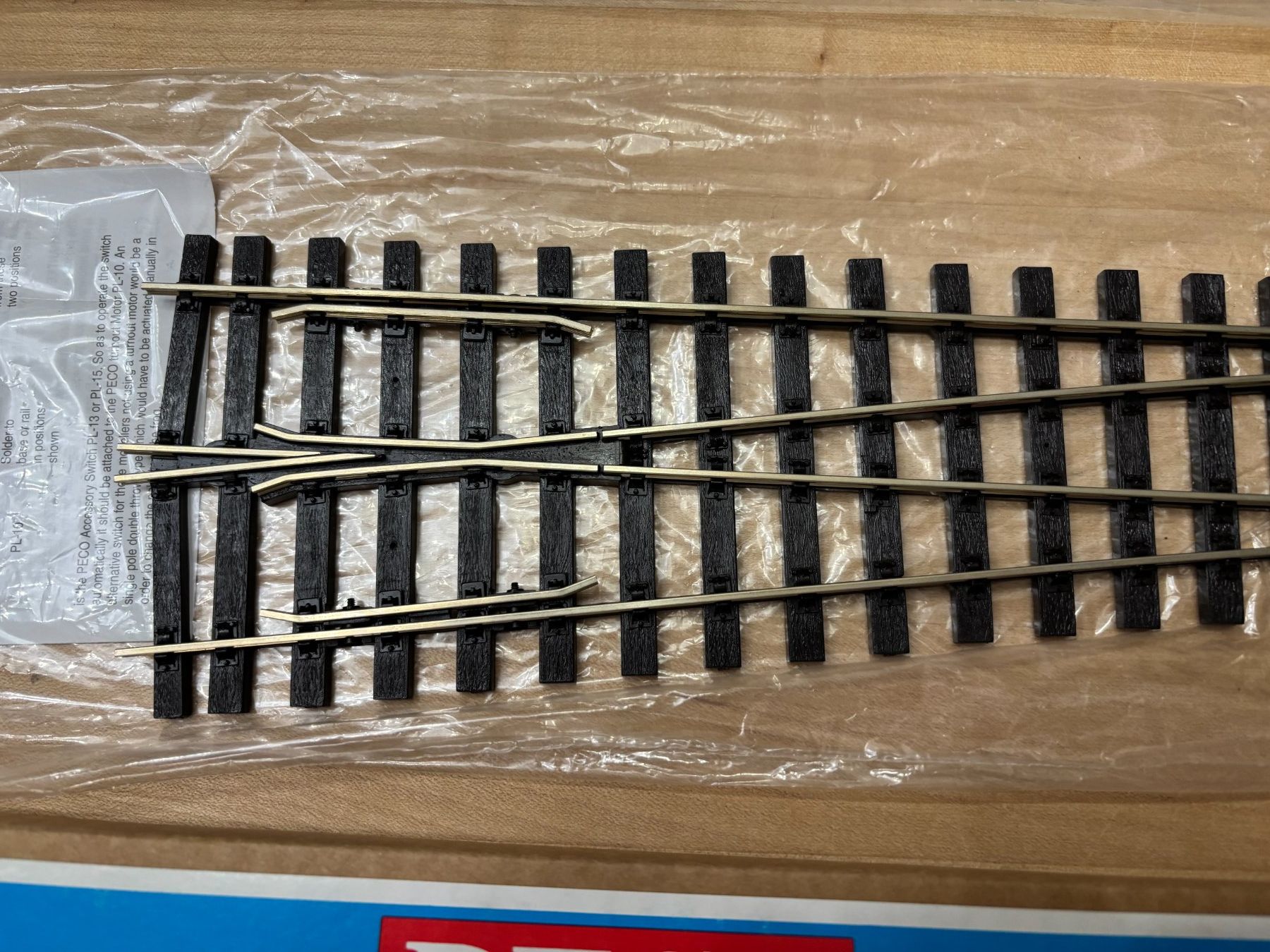Modellini di ferrovie: Modellbahn Spur 0, zwei Stück PECO Weichen (links, rechts). – Usato da Gränichen venduto da bea_nkz7 2