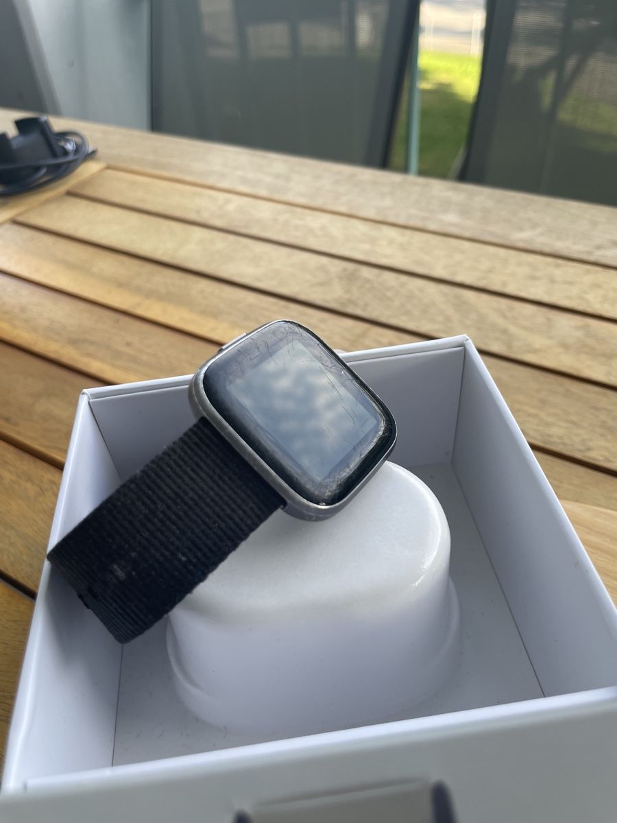Fitbit Smartwatch: Fitbit-Versa 2 – Gebraucht aus Hombrechtikon von Jupetar 2