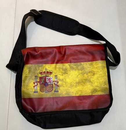 Schultertasche mit Spanien-Flagge - Sportlich & praktisch