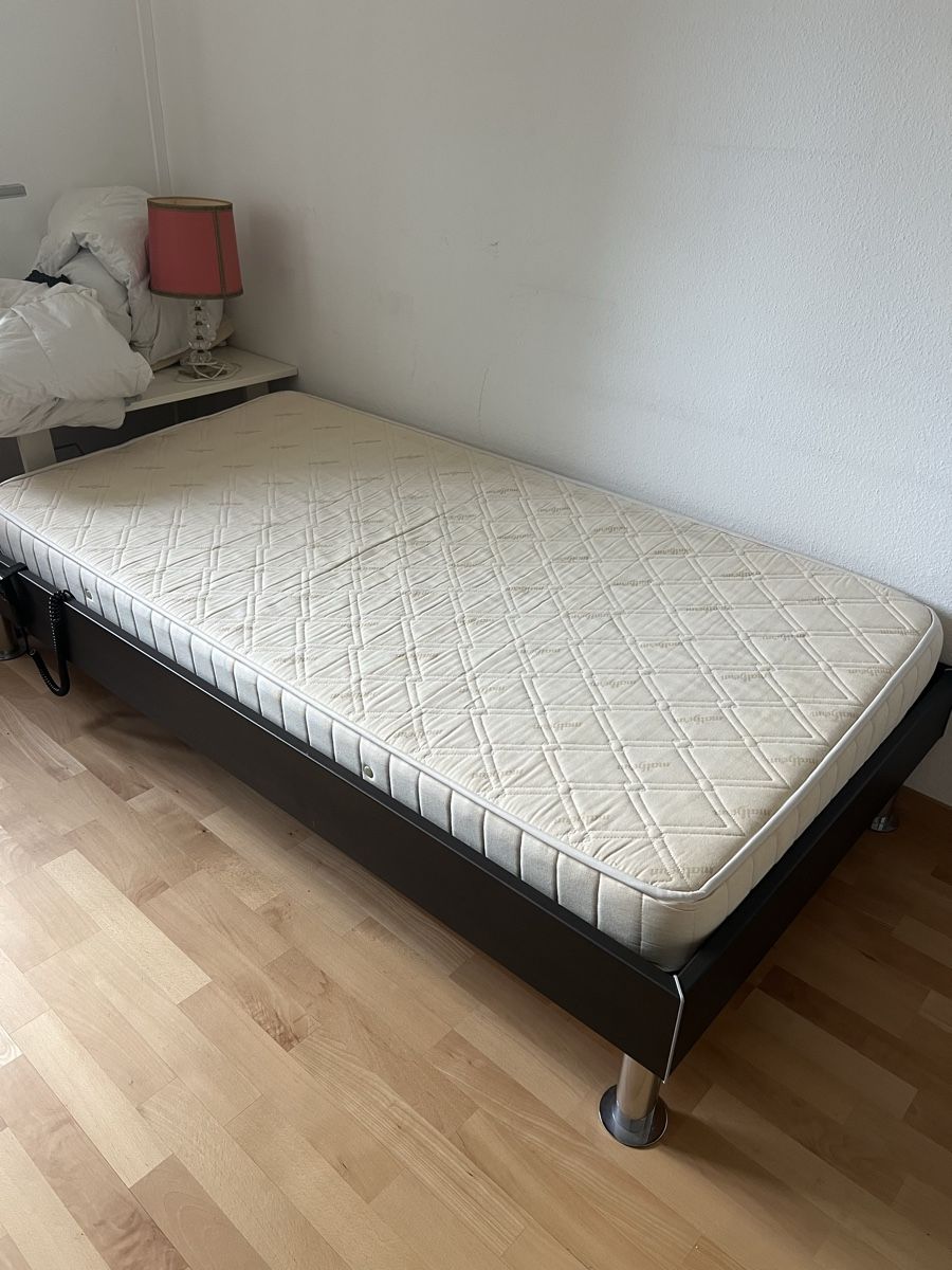Reti a doghe: Sommier à lattes réglable électrique avec matela – Nuovo (secondo la descrizione) da Ostermundigen venduto da rym_nc9b 2