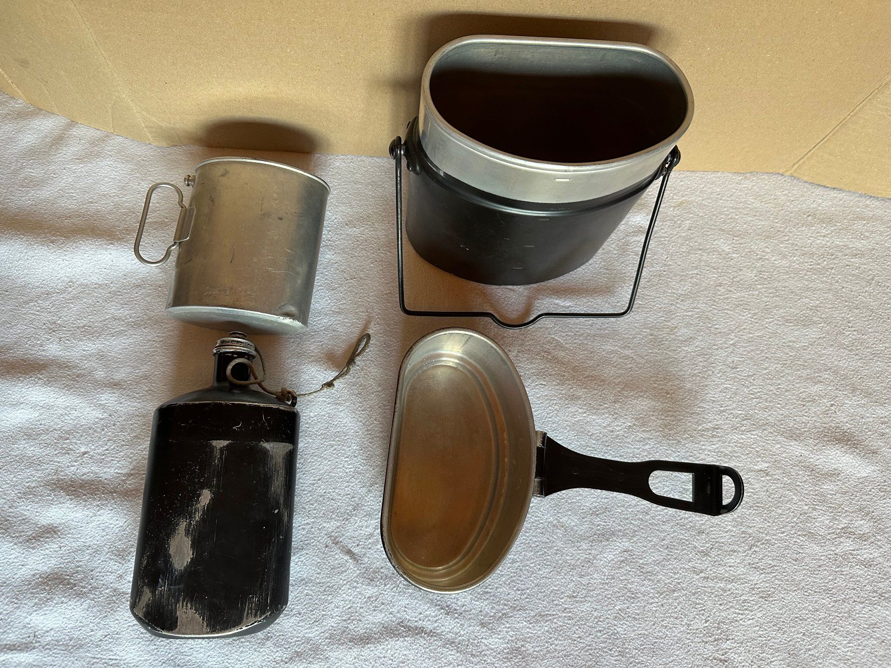 Schweizer Armee Borracce & Thermos: Gamelle gourde armée suisse – Usato da Ste-Croix venduto da BuffetSC 1