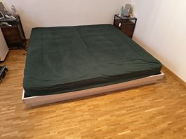 Bettgestell mit Lattenrost 
