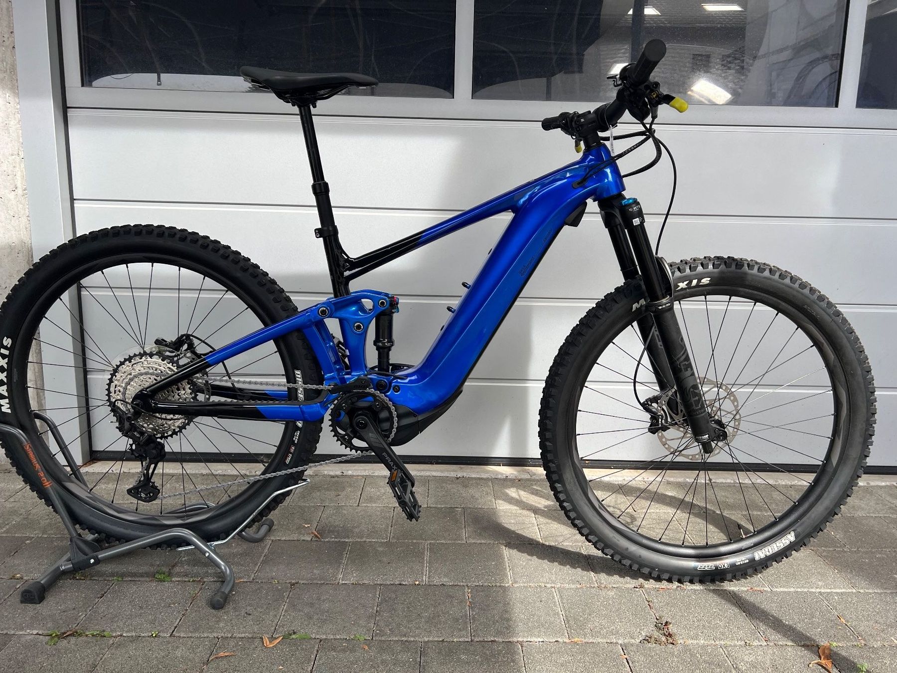 Giant Biciclette: GIANT Trance E+2  Pro E-Bike  NEU /  M / Farbe Sapphire – Nuovo (secondo la descrizione) da Eschen venduto da Sele-Radsport