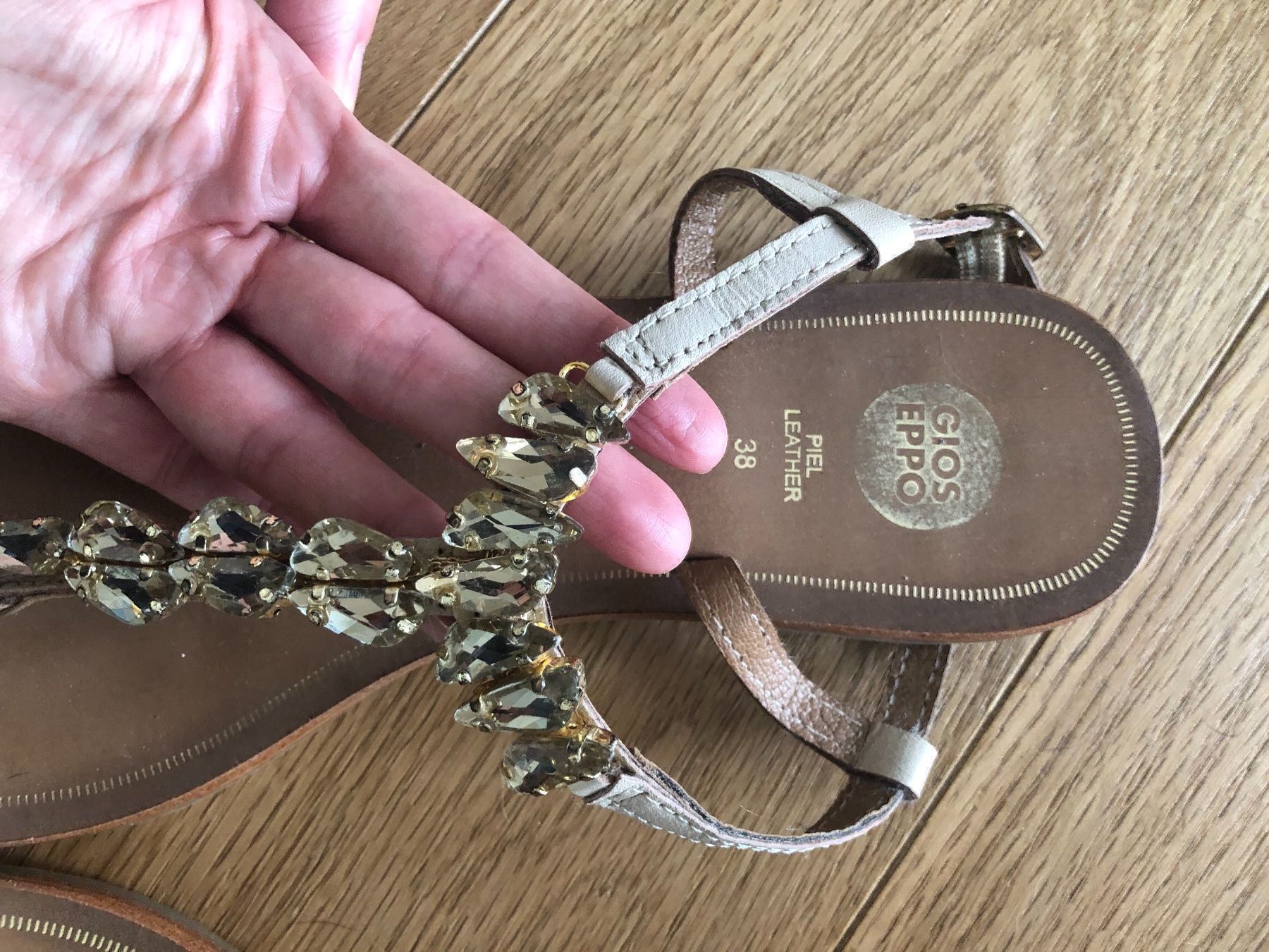 Chaussures femmes: Zehentrenner Sandale Gr. 38 aus Spanien – D'occasion à Pfaffhausen par Klaras_second_hand 1