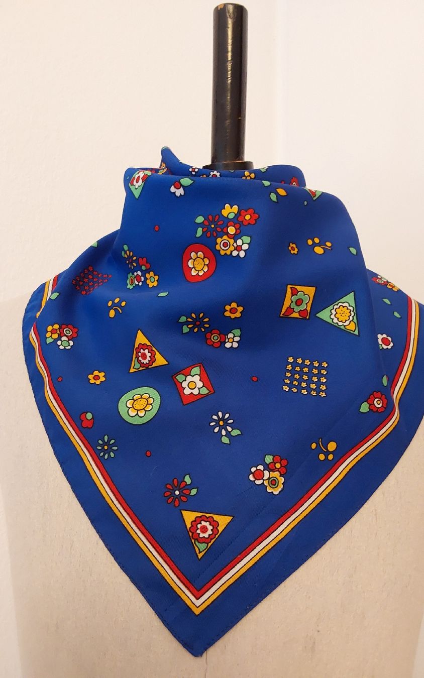 Polyester Foulards & écharpes: Foulard quadratisch Polyester – D'occasion à Köniz par scopello12