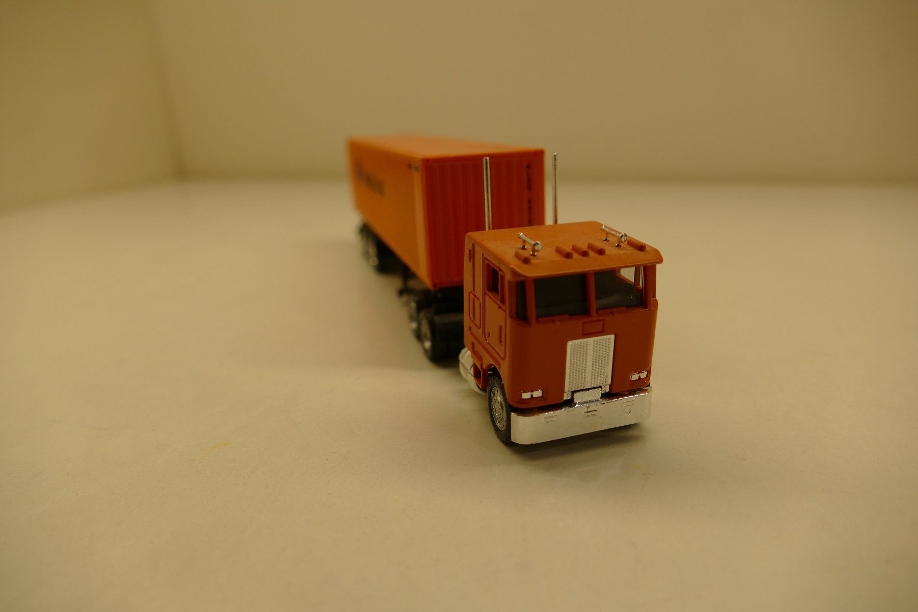 Modellini di ferrovie: Spur H0: US Container-Truck Hapag-Lloyd – Nuovo (secondo la descrizione) da Niederhasli venduto da rail-duerst 1