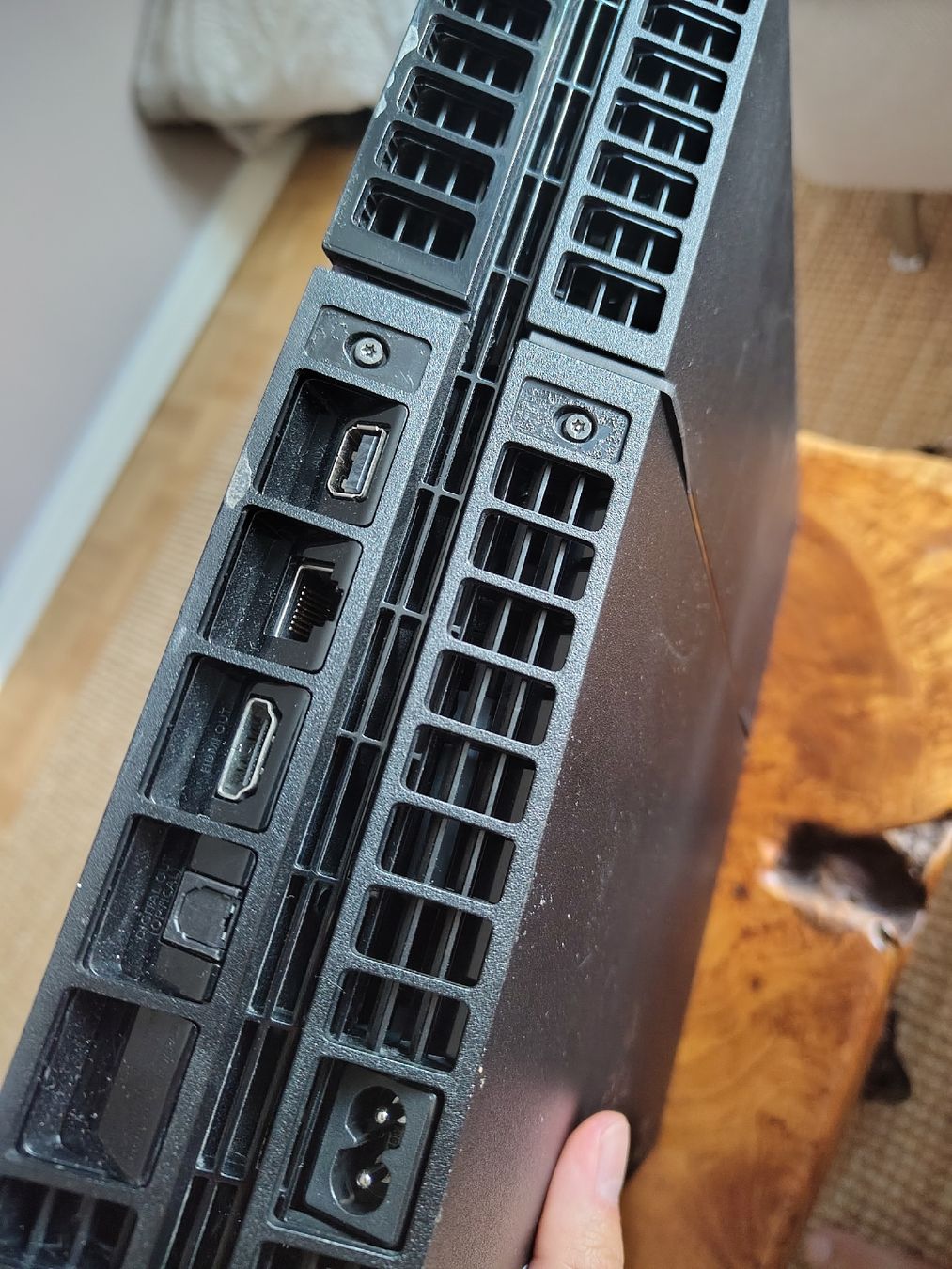 Sony Konsolen: PS4 Defekt – Defekt aus Olten von n.o.minimalism 2