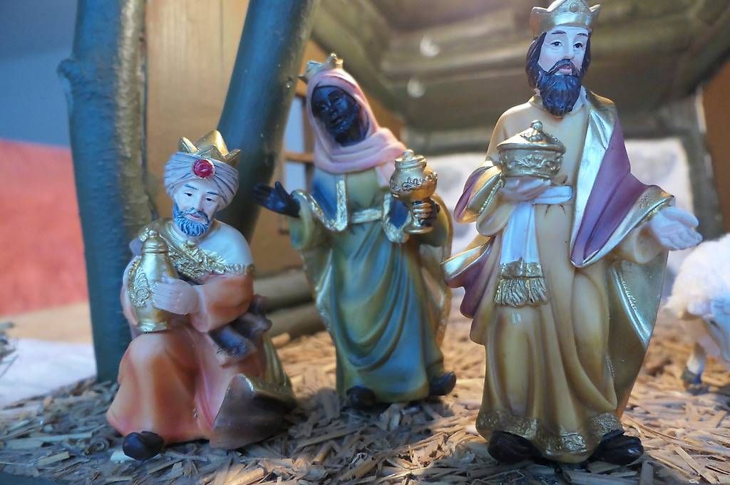 Toutes les décorations: Wunderschöne handgemachte Weihnachtskrippe mit Figuren – D'occasion à Lenggenwil par Reto888 2