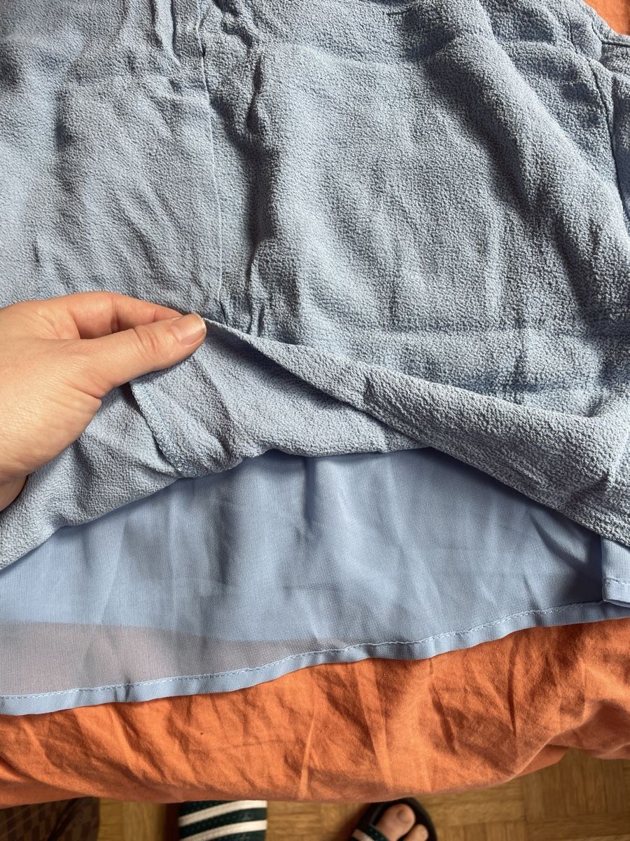 Top: Hellblaues Top mit offenem Rückenausschnitt, onesize – Nuovo (secondo la descrizione) da Zürich venduto da Carlajimena 4