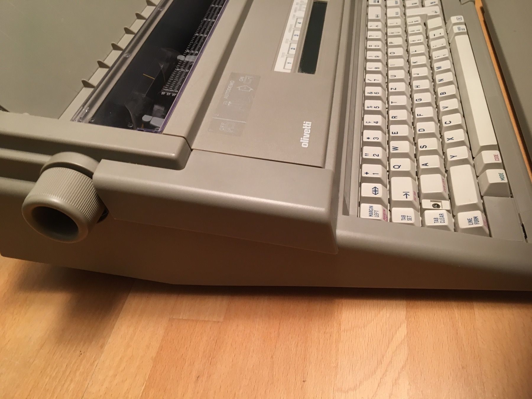 Olivetti Macchine da scrivere: Schreibmaschine elektrisch Olivetti E 505 – Usato da Arth venduto da Vrecam51 4