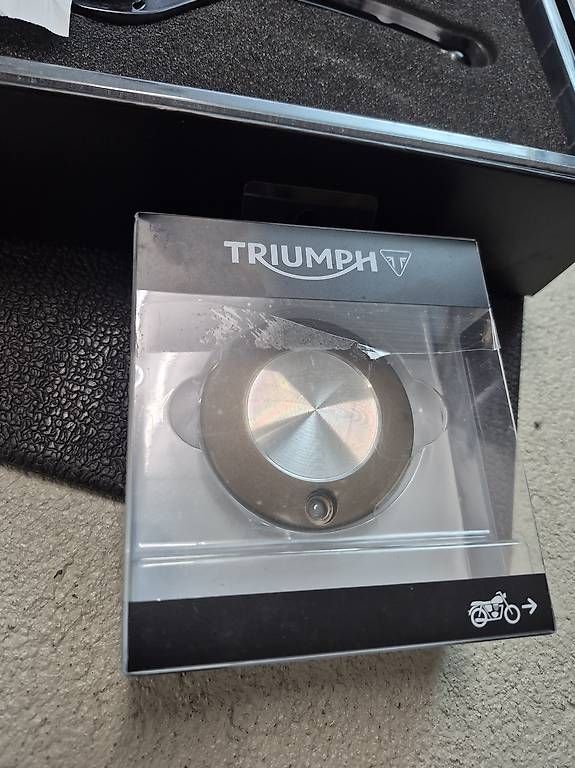Strasse: Triumph Bonneville Cover – Gebraucht aus Mägenwil von InEcoTec