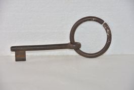 UR ALTER KIPPRING SCHLÜSSEL AUS ALTEM TESSINERHAUS VINTAGE