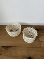 2 Körbchen aus Spitze