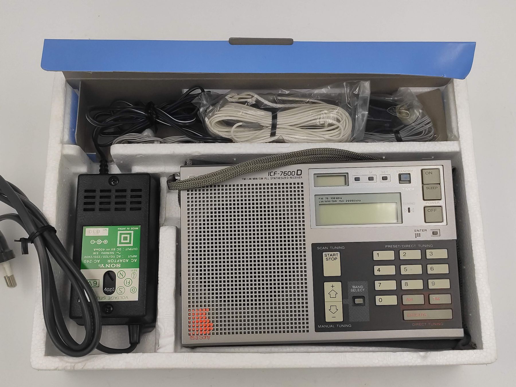 Sony Radio: Weltempfänger Sony ICF-7600D mit Originalverpackung – Usato da Kreuzlingen venduto da Tewes 1