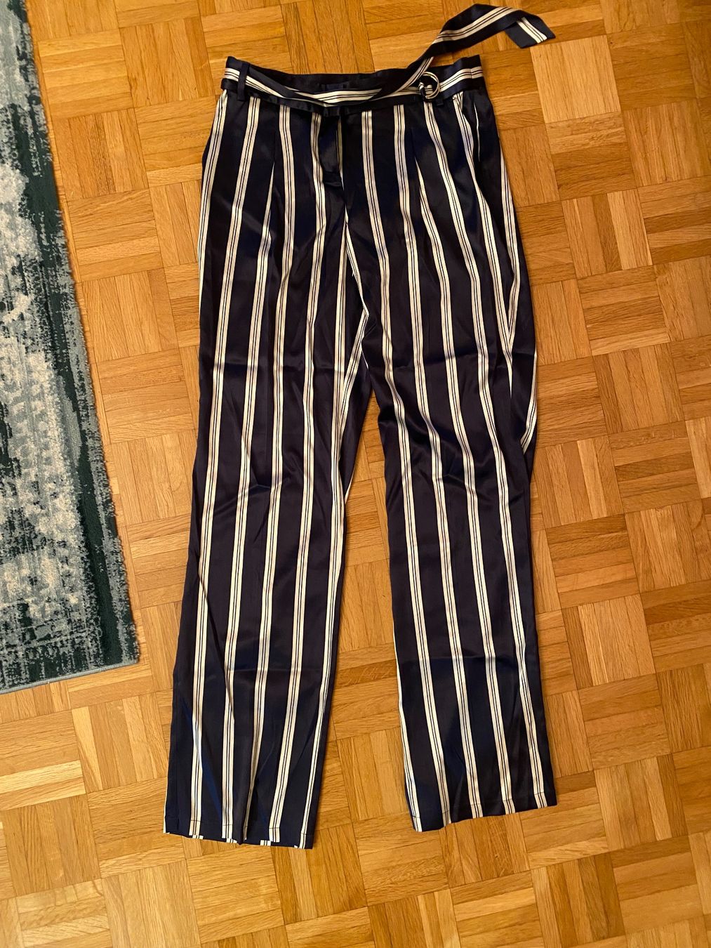 Liu Jo Pantaloni: Liu Jo Seide Hose Gr 38 – Nuovo (secondo la descrizione) da Zug venduto da estarthyme