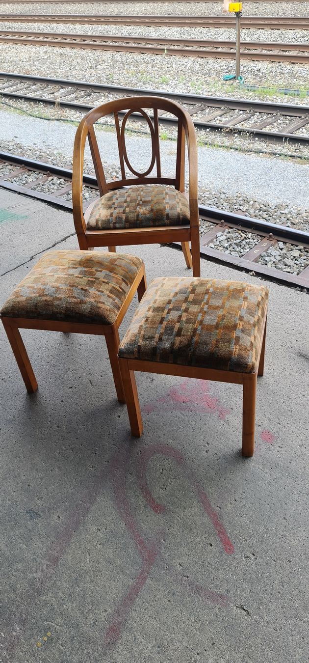 Poltrone: Vintage Sessel mit zwei Hocker – Usato da Bern venduto da lecorbeaubern 5