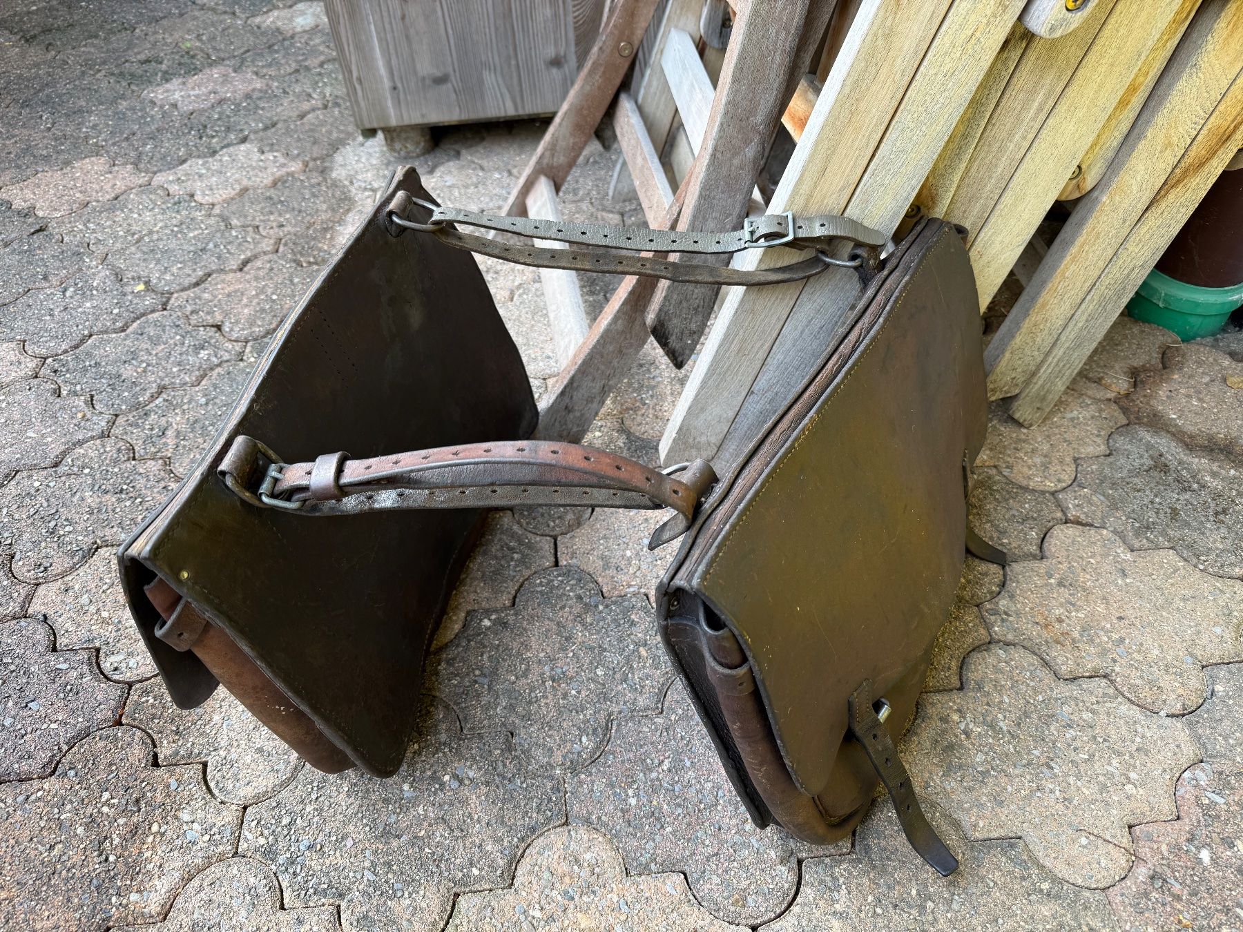 Schweizer Armee Taschen: Motorrad / Pferde Sacochen/Ledertaschen – Gebraucht aus Rothenthurm von norvil61 3