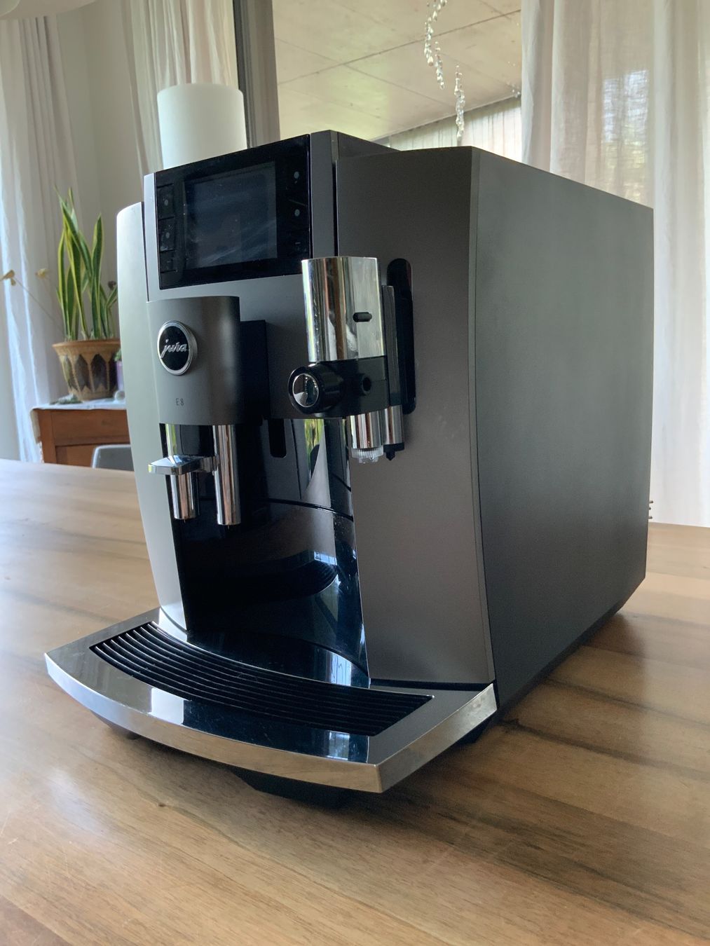 Jura Macchine per caffè & Macchine per espresso: Jura E 8 Dark Inox (SC) Kaffeemaschine – Usato da Stans venduto da eb53 1