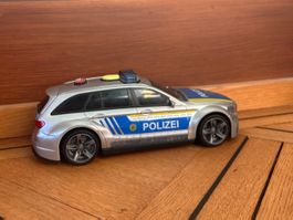 Polizeiauto mit Sirene und Hundegebell