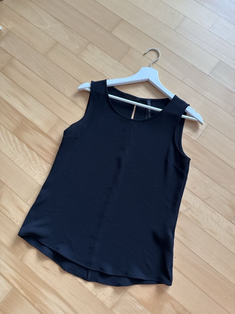 Tops: Black Tank Top, Sleeveless, Size Small - chic! – Neu (gemäss Beschreibung) aus Biel/Bienne von TanyaM02 2