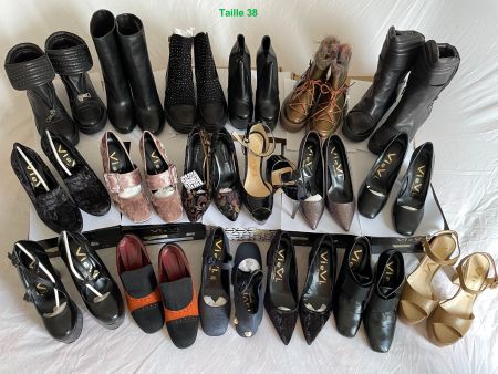 Lot de 12 paires de chaussures neuves pour femme, Taille 38
