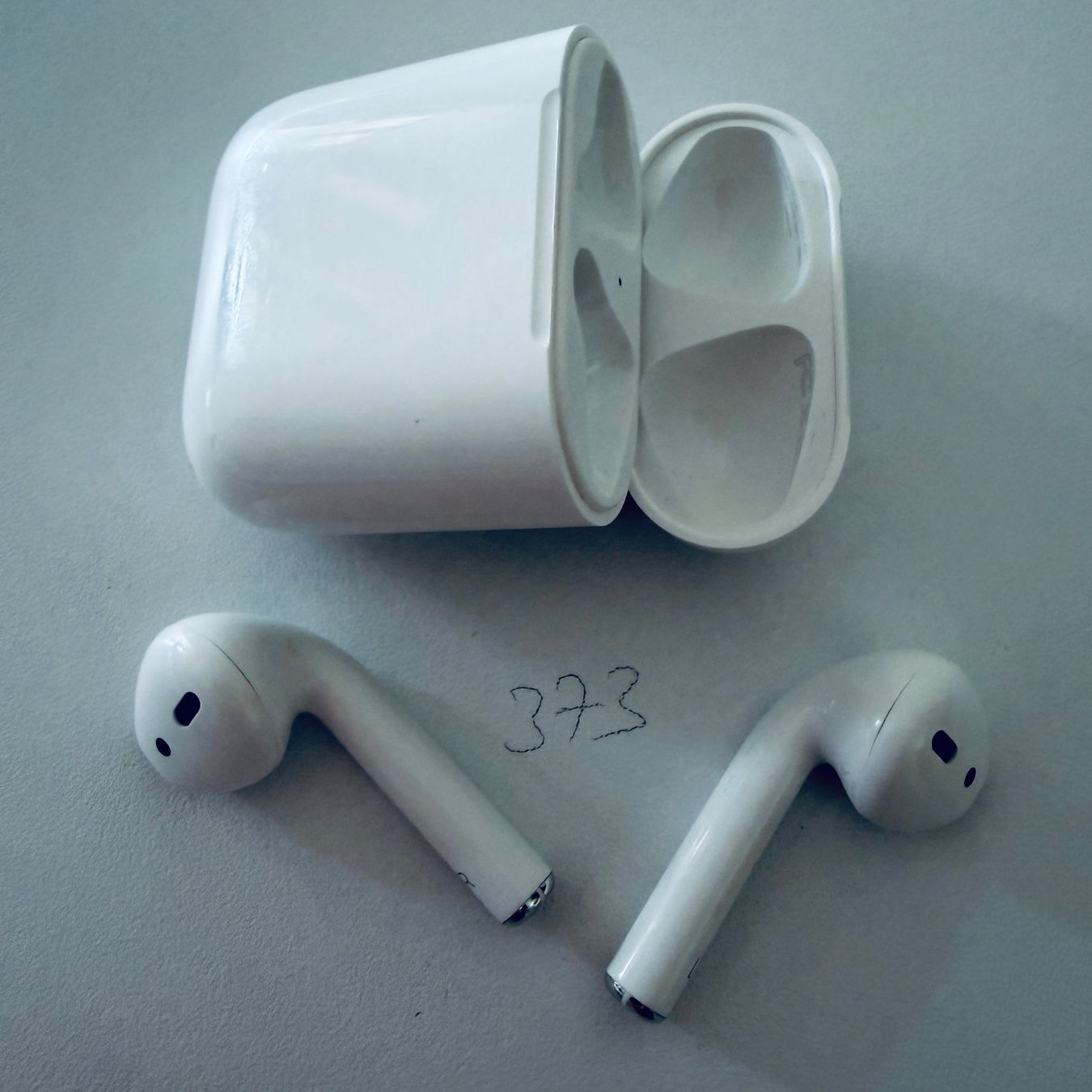 Apple Kopfhörer: Original Apple AirPods 2 Gen. Wireless Kopfhörer & Case – Gebraucht aus Basel von MY.AIRPODS.SHOP 4