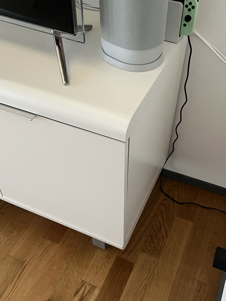 TV Möbel: White Sideboard 2 Drawers 2 Doors, Scandinavian style – Gebraucht aus Wädenswil von puh_n8wy 4