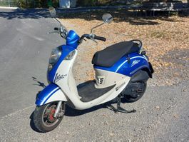 Sym Mio 100 kleiner kräftiger Camping Roller praktisch 2012