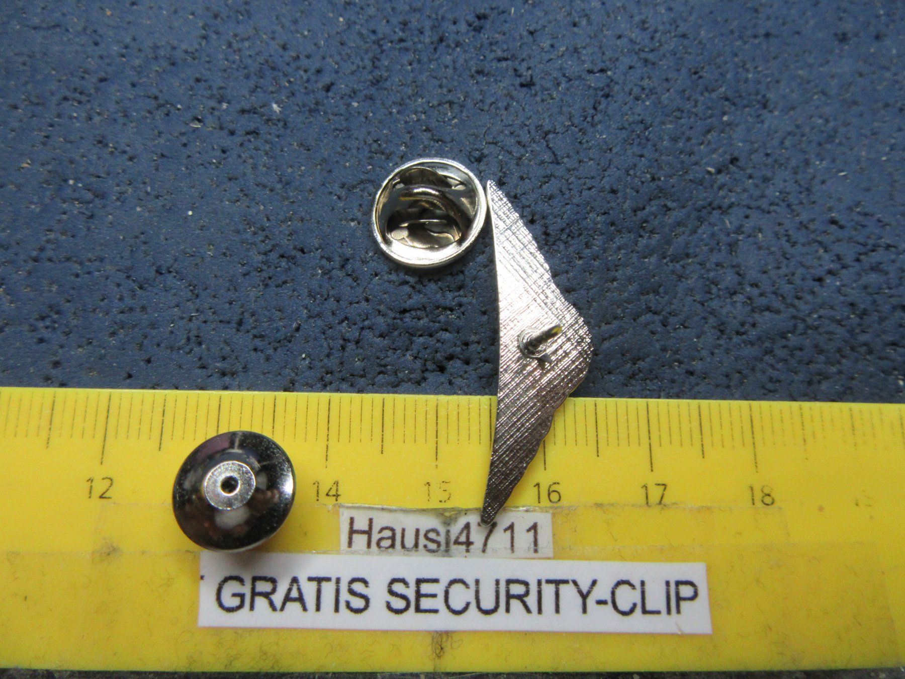 Chrysler Placchette & Badge: CHRYSLER US-CAR AUTO LOGO SCHMUCK-PIN MIT SECURITY-CLIP SILB – Usato da Ettingen venduto da Hausi4711 2