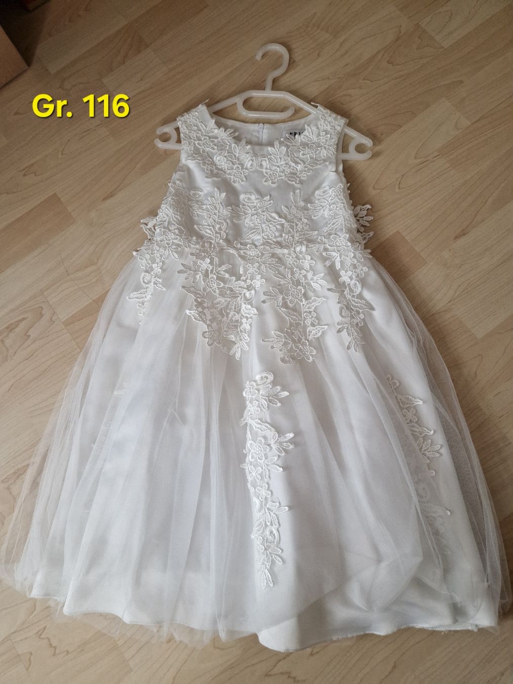 Vestiti & Gonne: Blumenmädchenkleid Weiss Gr 116 – Usato da Wattwil venduto da Girl2000