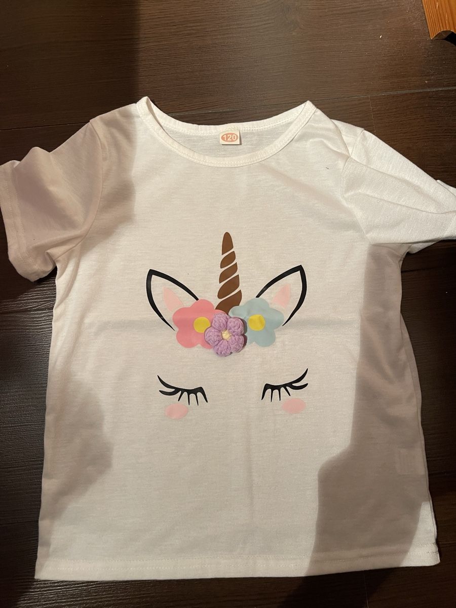Camicette, T-shirt & Top: T-shirt licorne taille 120 – Usato da MARLY venduto da AISLEE