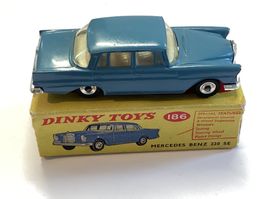 Spielzeug Dinky Toy Mercedes 220 SE mit Box