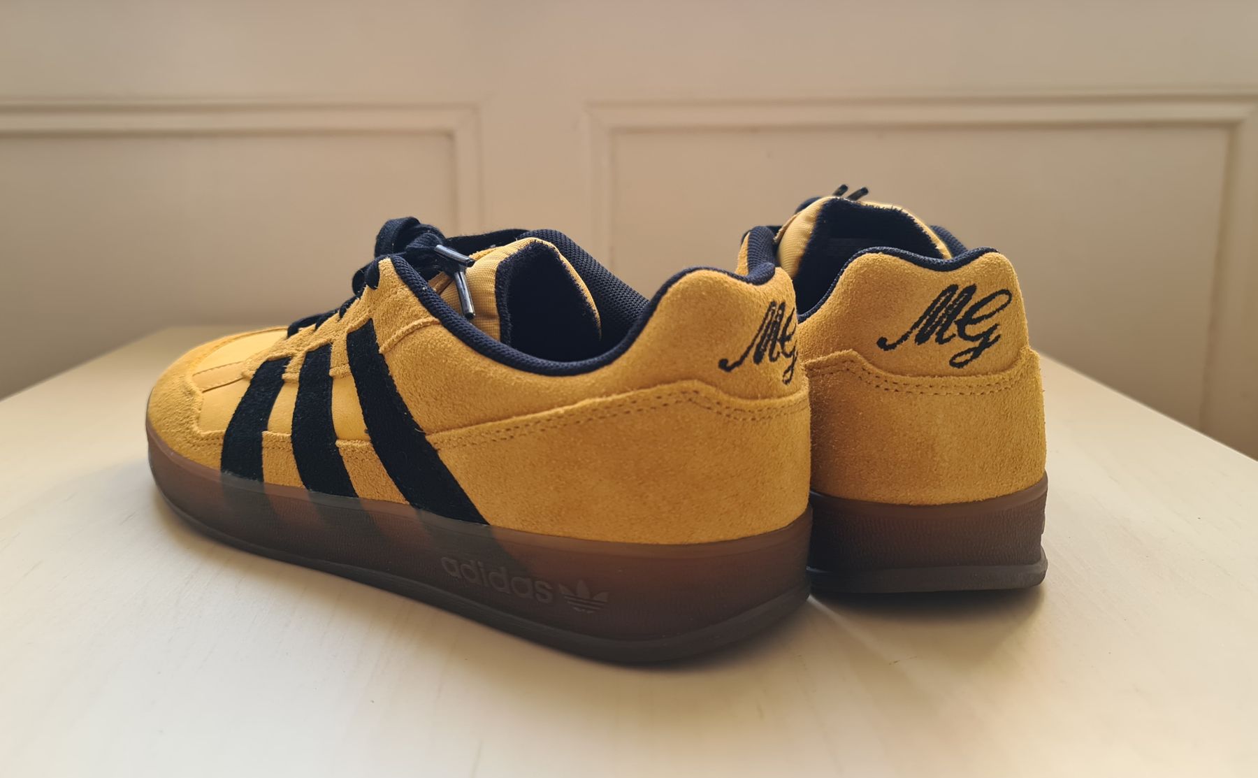 Adidas Scarpe da uomo: Adidas Aloha Super Gelb Gr. 42 – Nuovo e nell'imballaggio originale da Zürich venduto da cde_d7vx 3