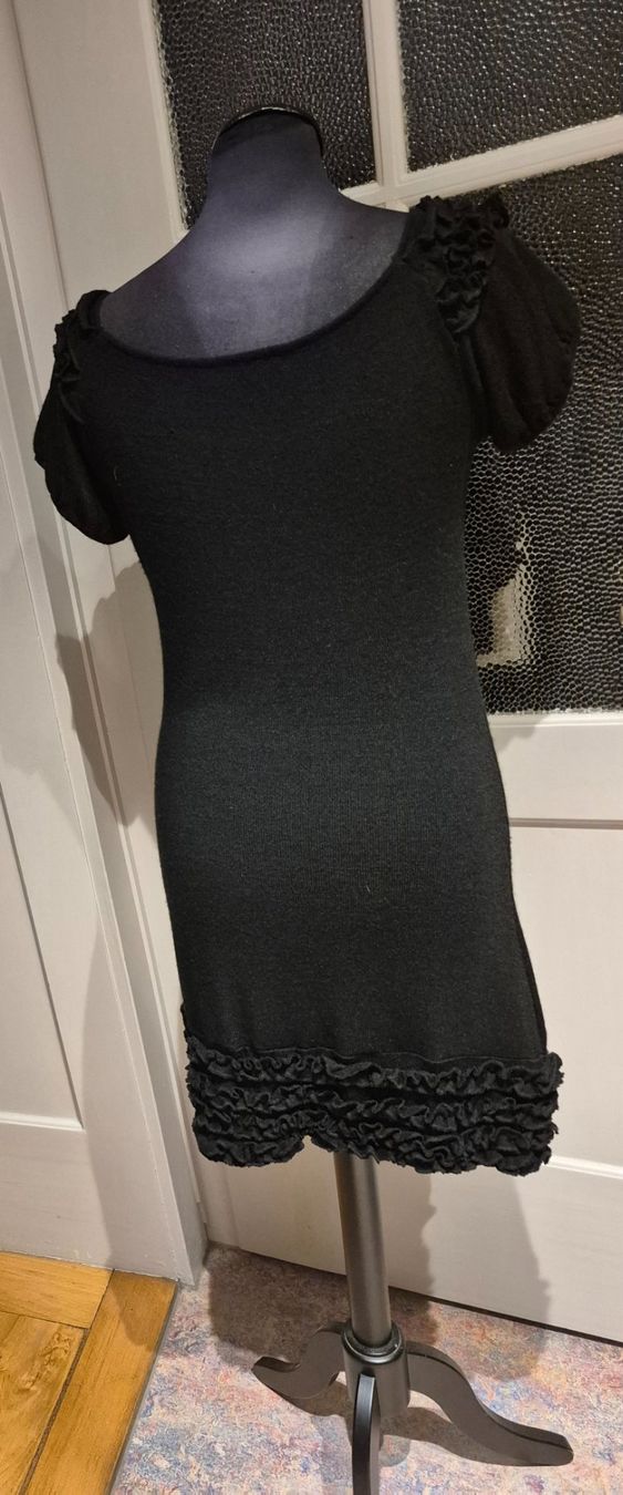 Vestiti: Schwarzes Strickkleid mit Rüschen – Usato da Zürich venduto da Roberto040 2