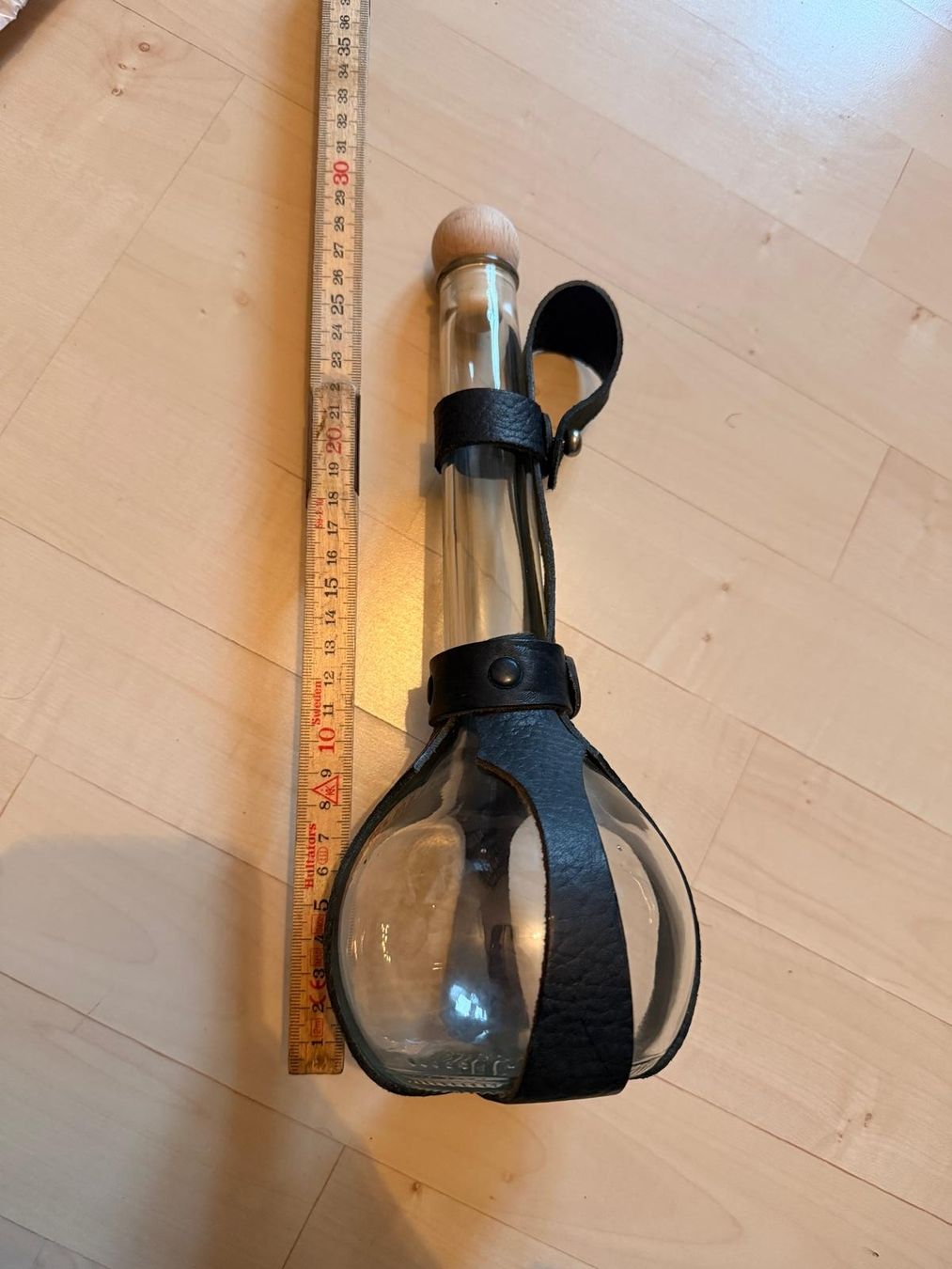 Altro in Stoviglie & Bicchieri: Glasflasche mit Lederhalterung – Nuovo (secondo la descrizione) da Wangen SZ venduto da Auction-Sea