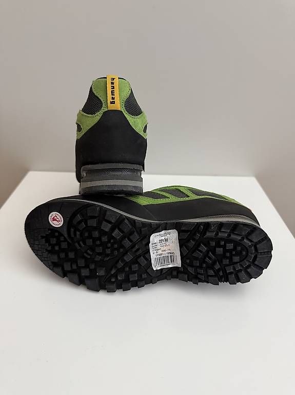 Hanwag Scarpe da uomo: Hanwag Wanderschuhe fabrikneu in gr 37.5 – Nuovo (secondo la descrizione) da Zürich venduto da Altruisti 2