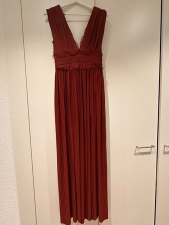 Bordeaux rotes, elegantes Abendkleid – Grösse 38/M