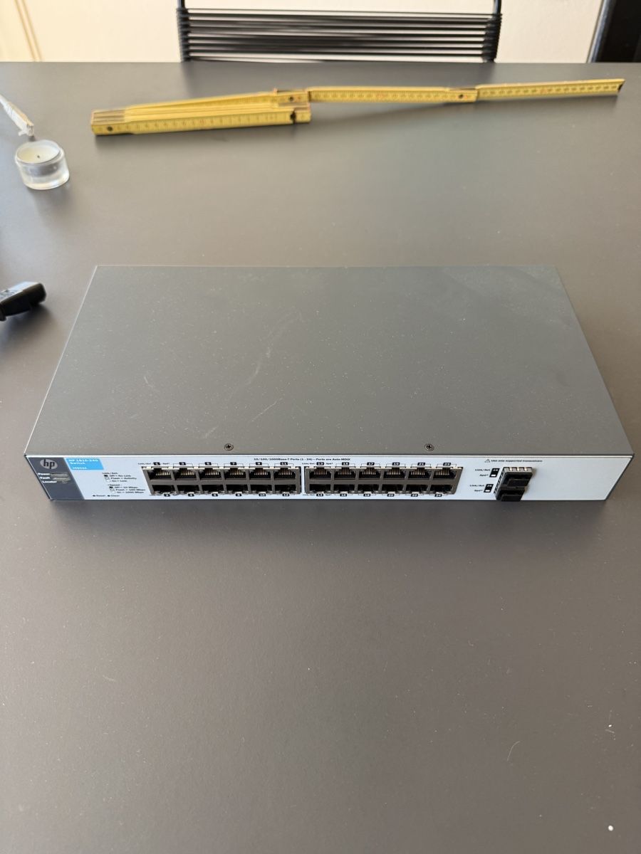 Hewlett Packard Hub & Switch: HP ProCurve 2530-24G Switch - J9779A  – Usato da Zürich venduto da kuengka